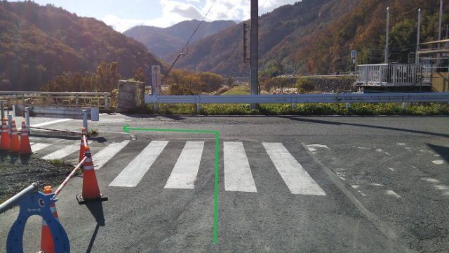 左折して富士橋を渡る画像