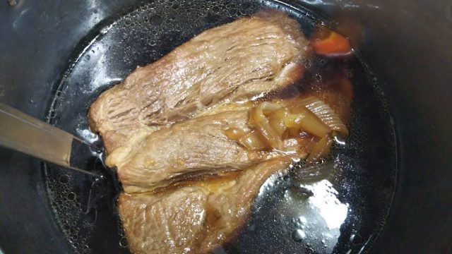 シャトルシェフで余熱調理された焼き豚を撮影した写真